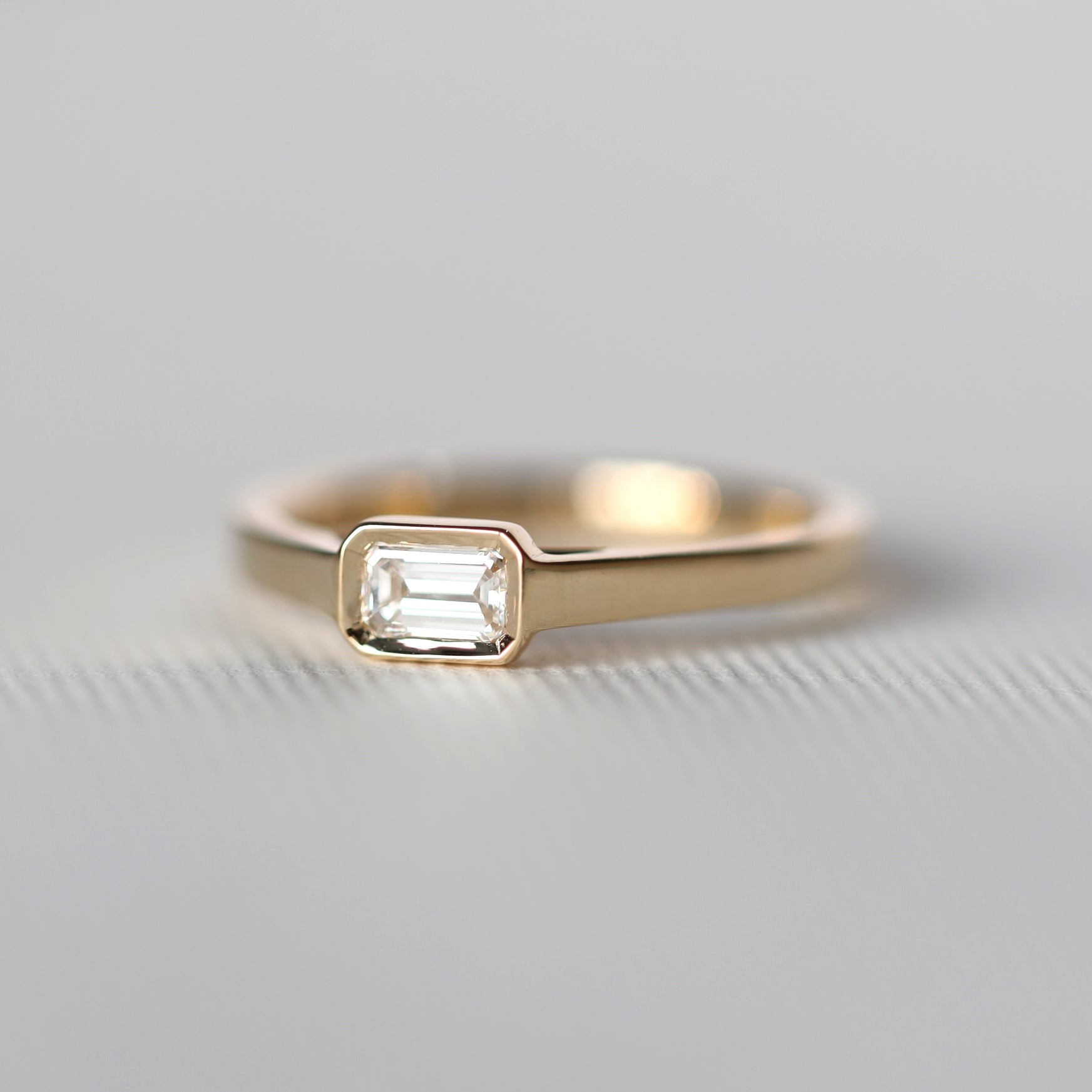 EMERALD CUT DIAMOND HORIZONTAL BEZEL SET ENGAGEMENT RING 0.30 CT