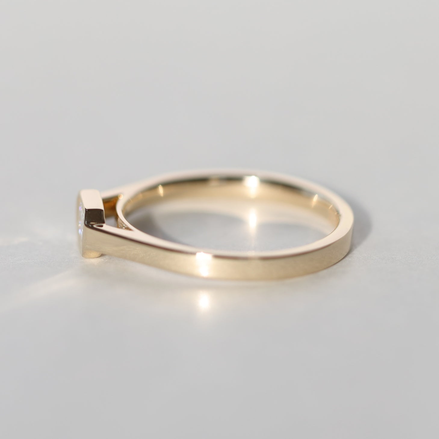 EMERALD CUT DIAMOND HORIZONTAL BEZEL SET ENGAGEMENT RING 0.30 CT