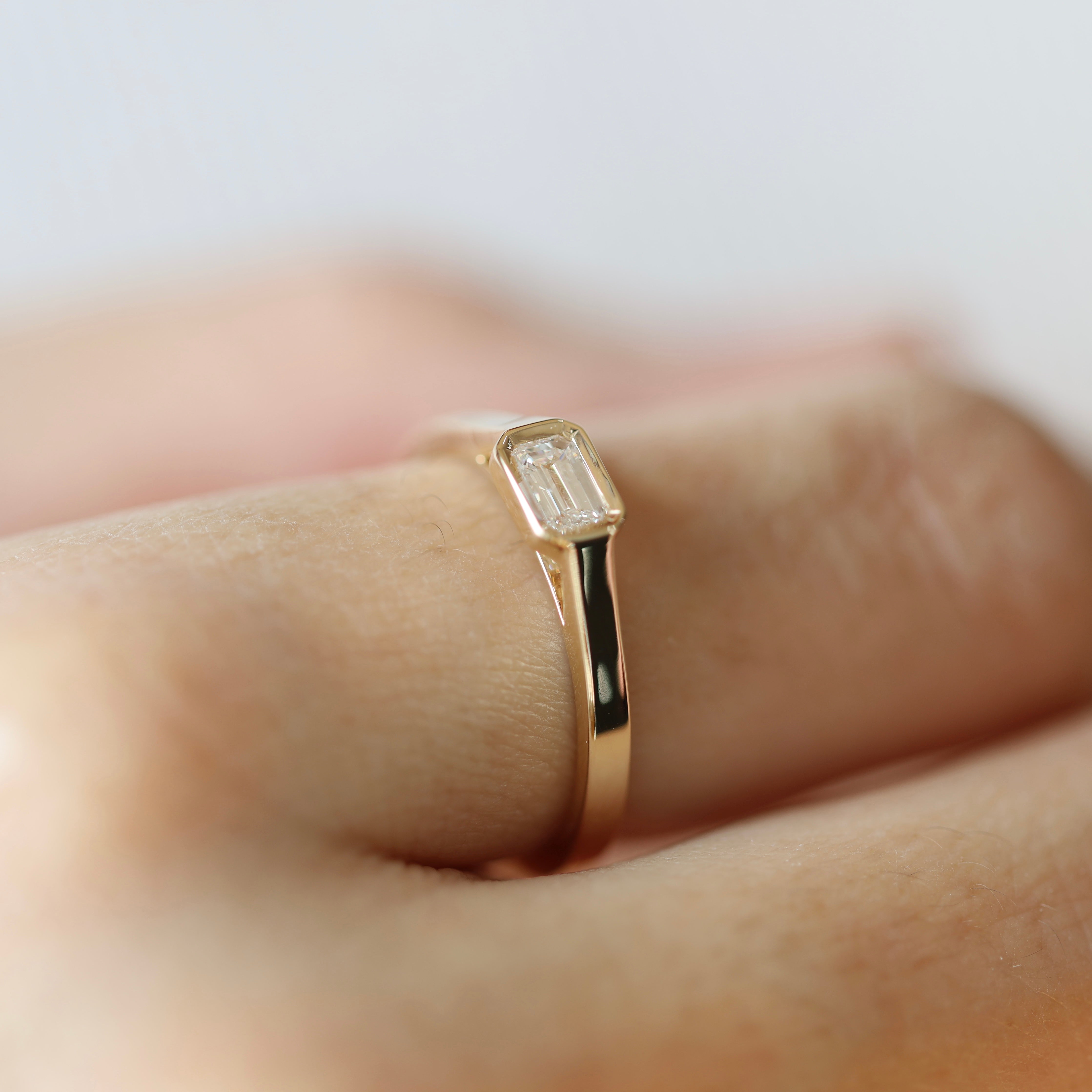 EMERALD CUT DIAMOND HORIZONTAL BEZEL SET ENGAGEMENT RING 0.30 CT