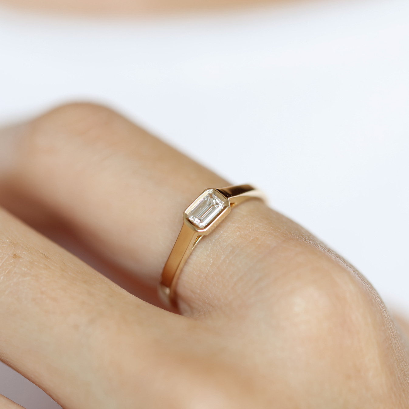 EMERALD CUT DIAMOND HORIZONTAL BEZEL SET ENGAGEMENT RING 0.30 CT