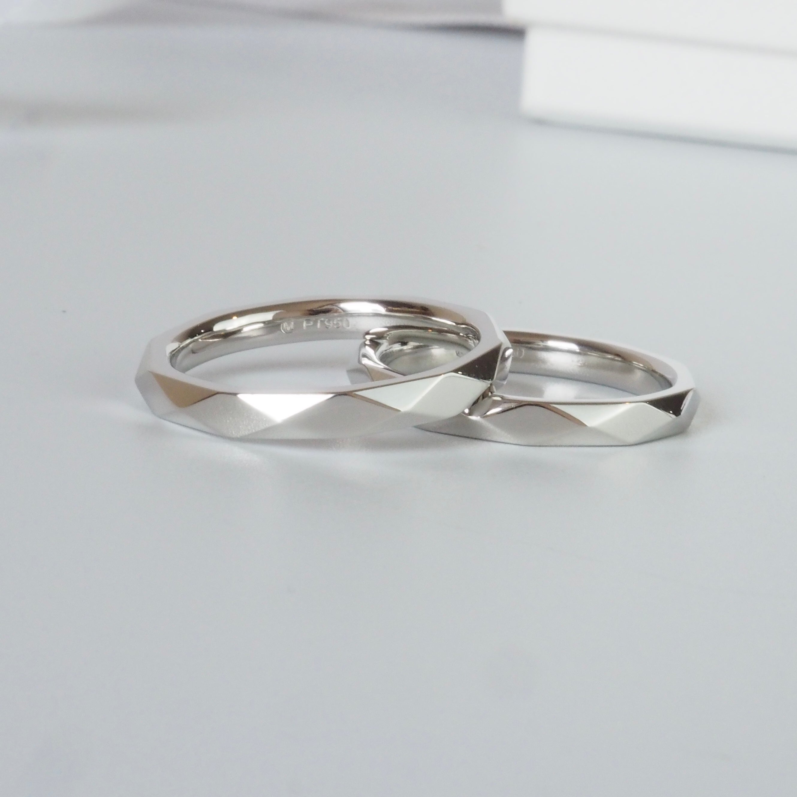 FACETED RING 3 MM. ( PLAIN )