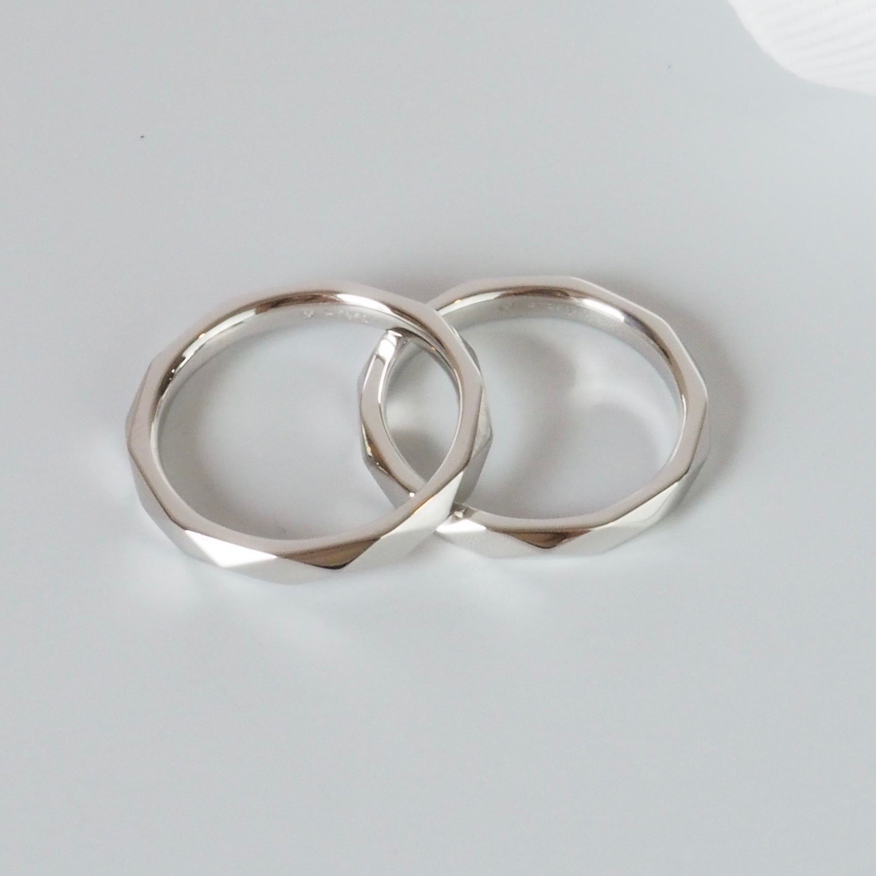 FACETED RING 3 MM. ( PLAIN )