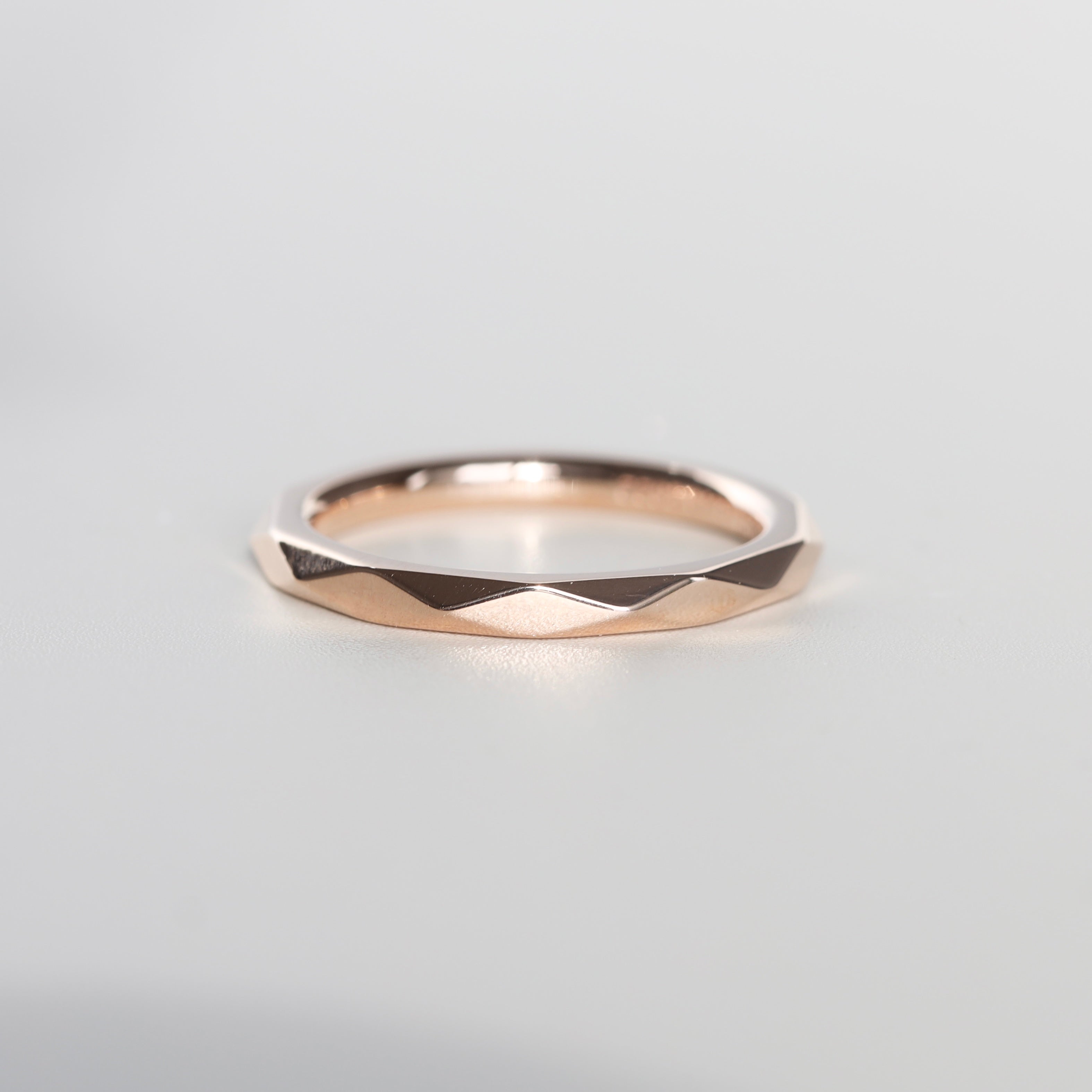 FACETED RING 2 MM. ( PLAIN )