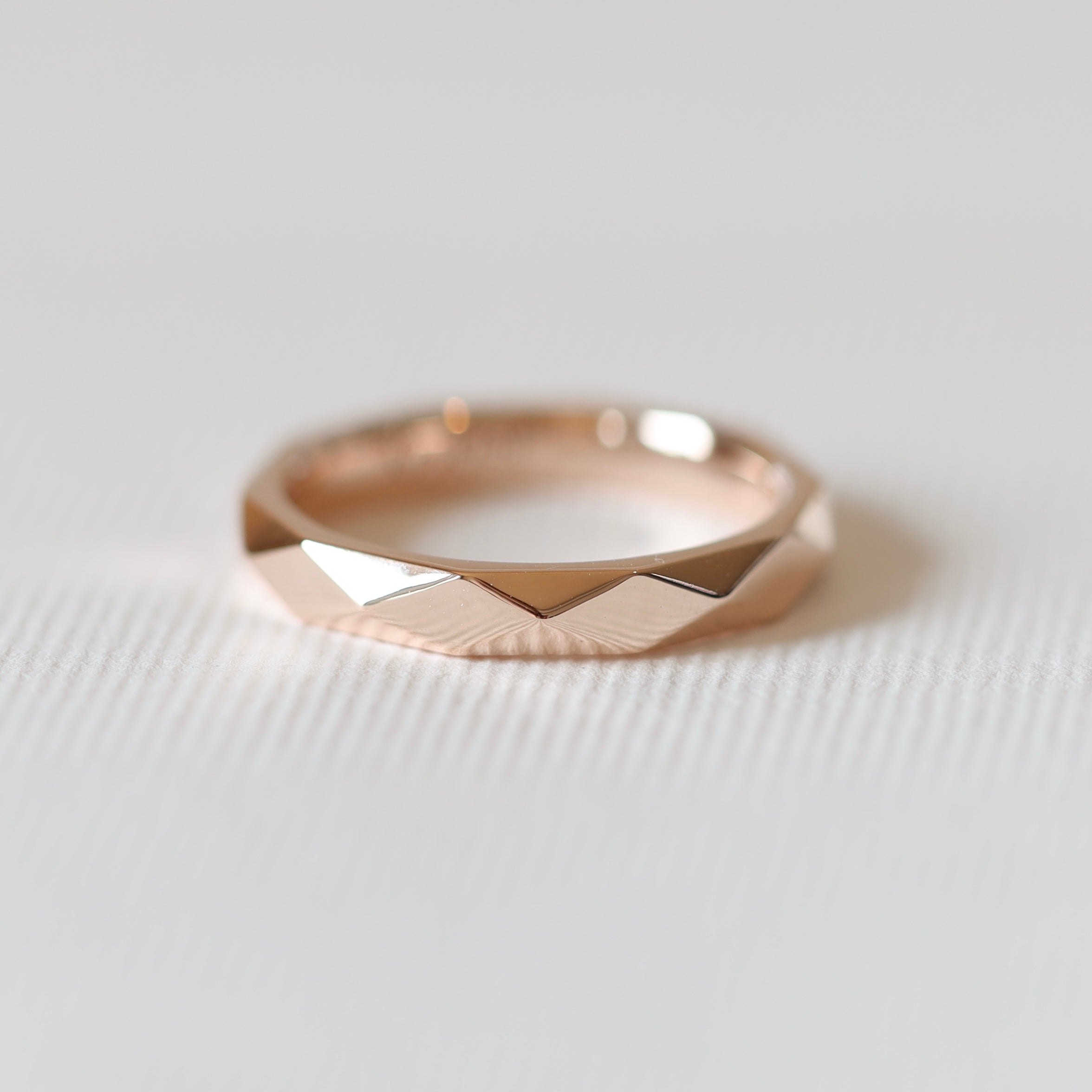 FACETED RING 3 MM. ( PLAIN )